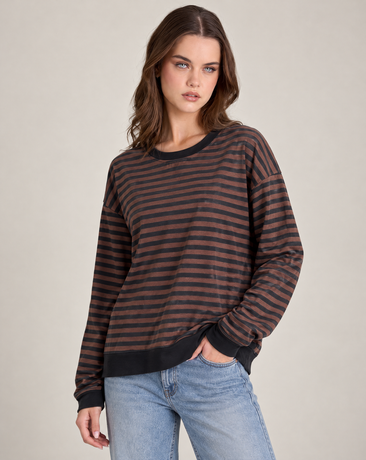Maglia donna a righe in cotone elasticizzato Marrone indossata da Polly 2, foto 2