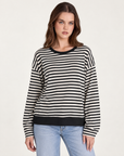 Maglia donna a righe nere e crema indossata da Polly 2, foto 1