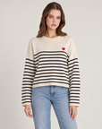 Maglia donna a righe con cuore rosso e girocollo Bianco indossata da Polly 2, foto 1