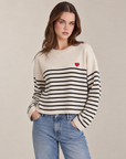 Maglia donna a righe con cuore rosso e girocollo Bianco indossata da Polly 2, foto 2