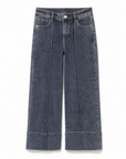 Jeans n87 7572 su sfondo bianco