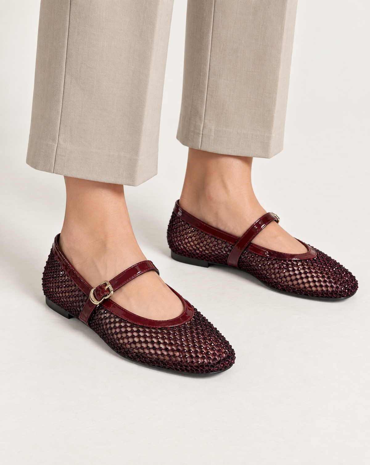 Ballerine Mary Jane in rete con strass OM 648-26 Bordeaux – indossata