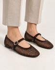 Ballerine Mary Jane in rete con strass OM 648-26 Marrone – indossata