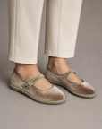 Ballerine donna in velluto kaki OM636-26 indossate