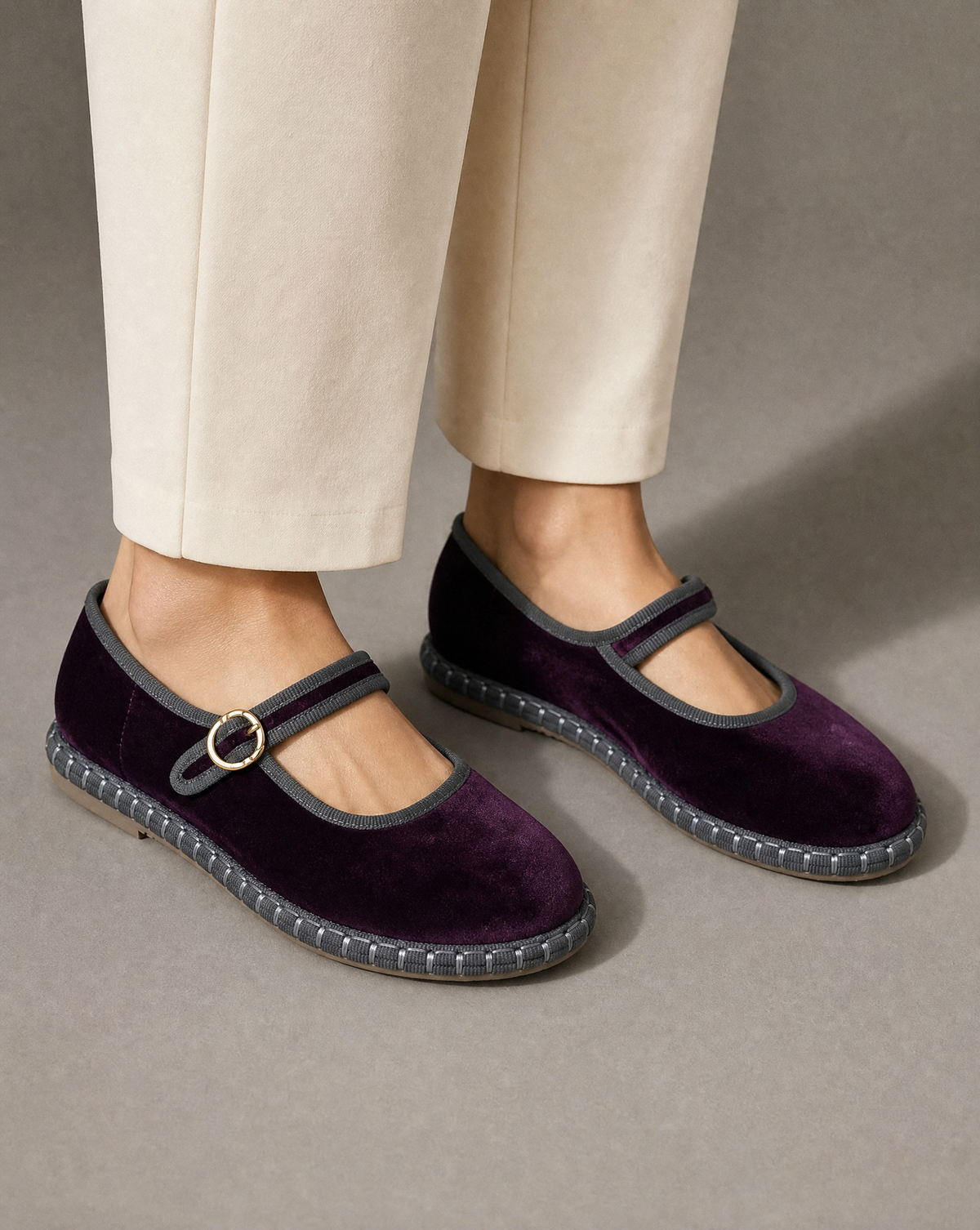 Ballerine donna in velluto viola OM636-26 indossate