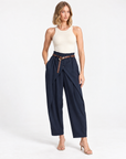 Pantalone donna drappeggiato blu con cintura – Polly 5 – frontale