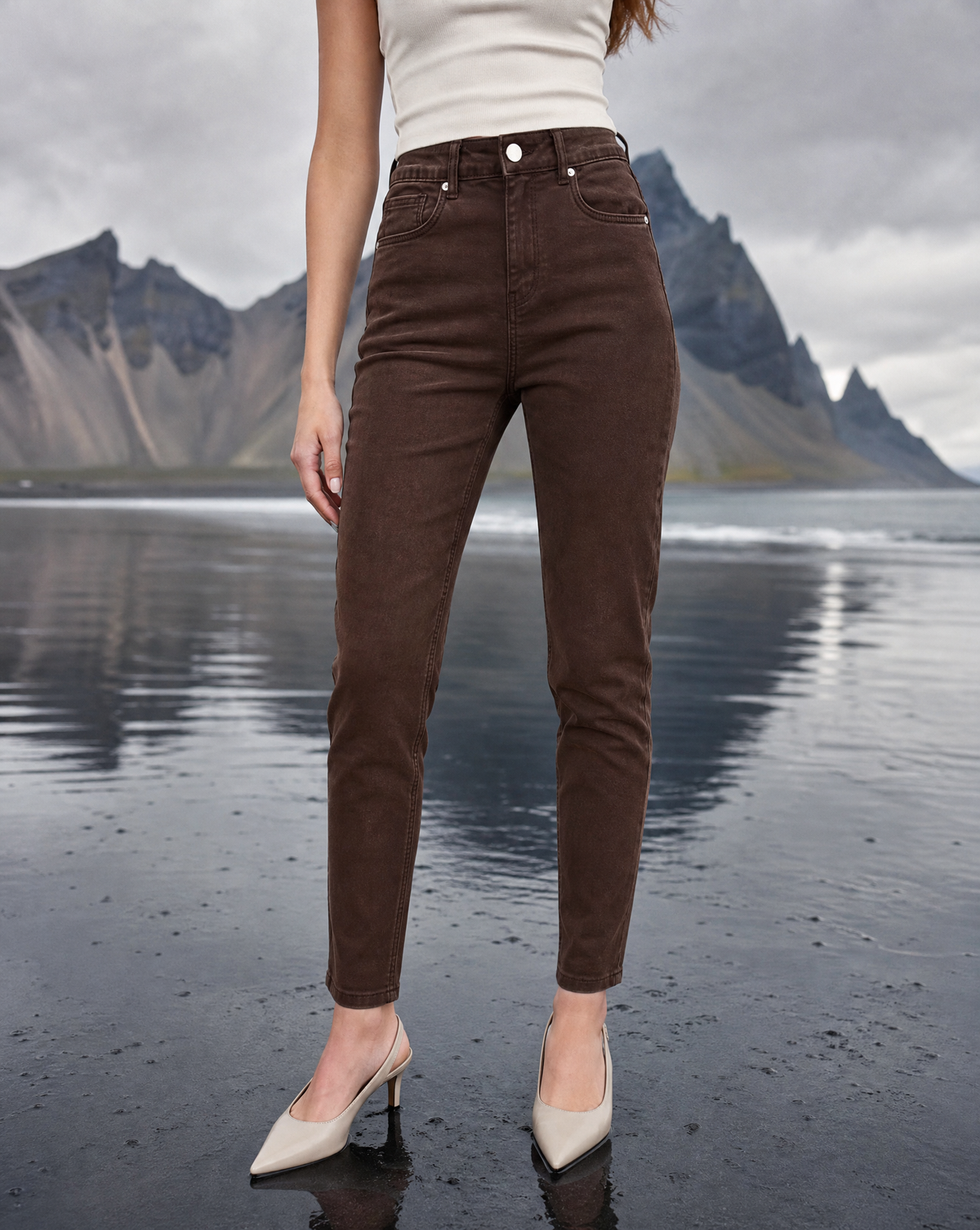 Pantaloni donna push-up slim MK5779-16 marrone vista frontale