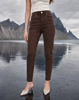 Pantaloni donna push-up slim MK5779-16 marrone vista frontale