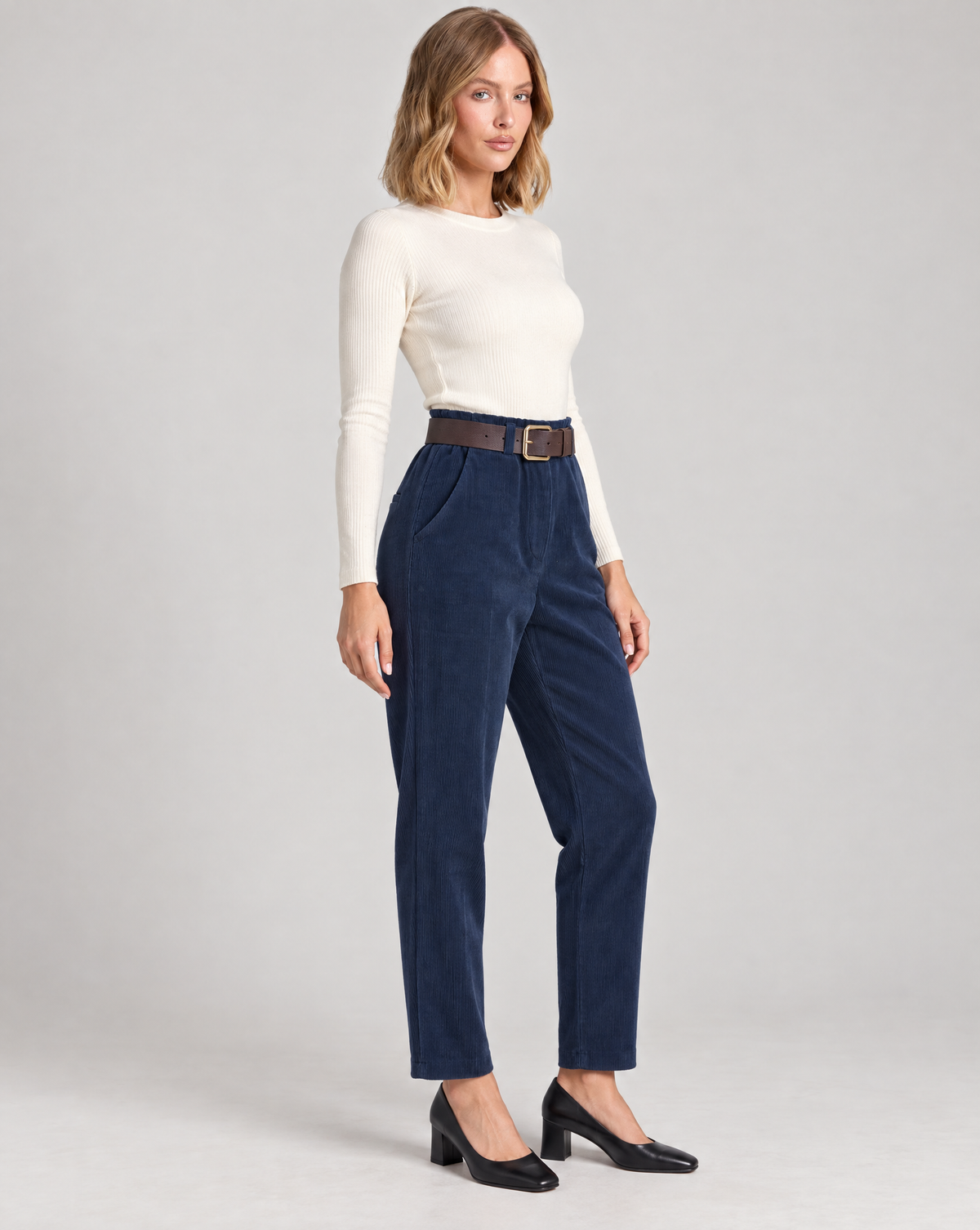 Pantaloni donna in velluto a coste blu con cintura 15081, Polly 5 – vista a tre quarti