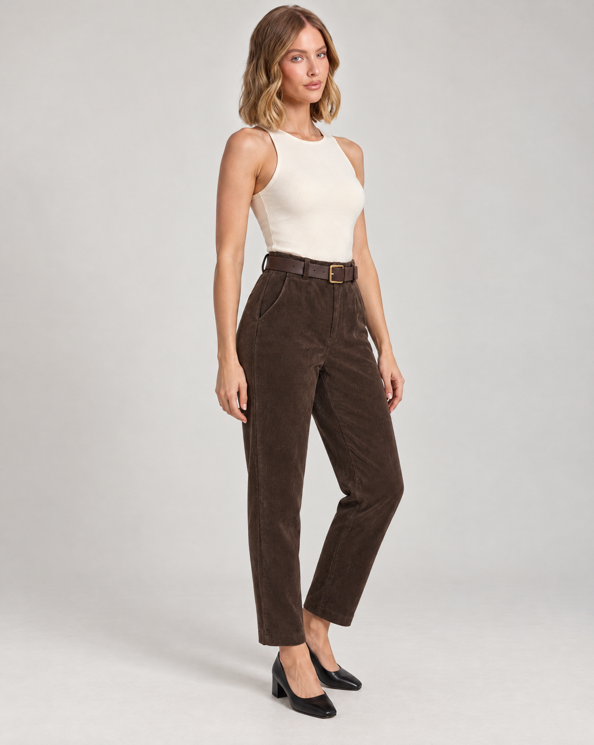 Pantaloni donna in velluto a coste marrone con cintura 15081, Polly 5 – vista a tre quarti