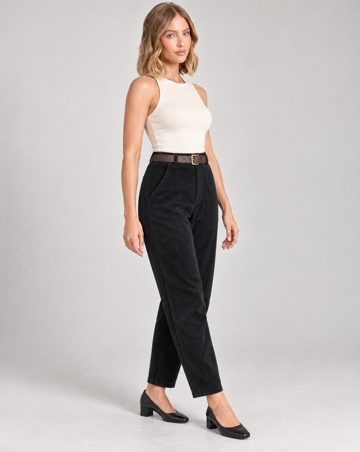 Pantaloni donna in velluto a coste nero con cintura 15081, Polly 5 – vista a tre quarti