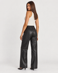 Pantaloni donna effetto pelle nero indossati da Polly 4 - retro