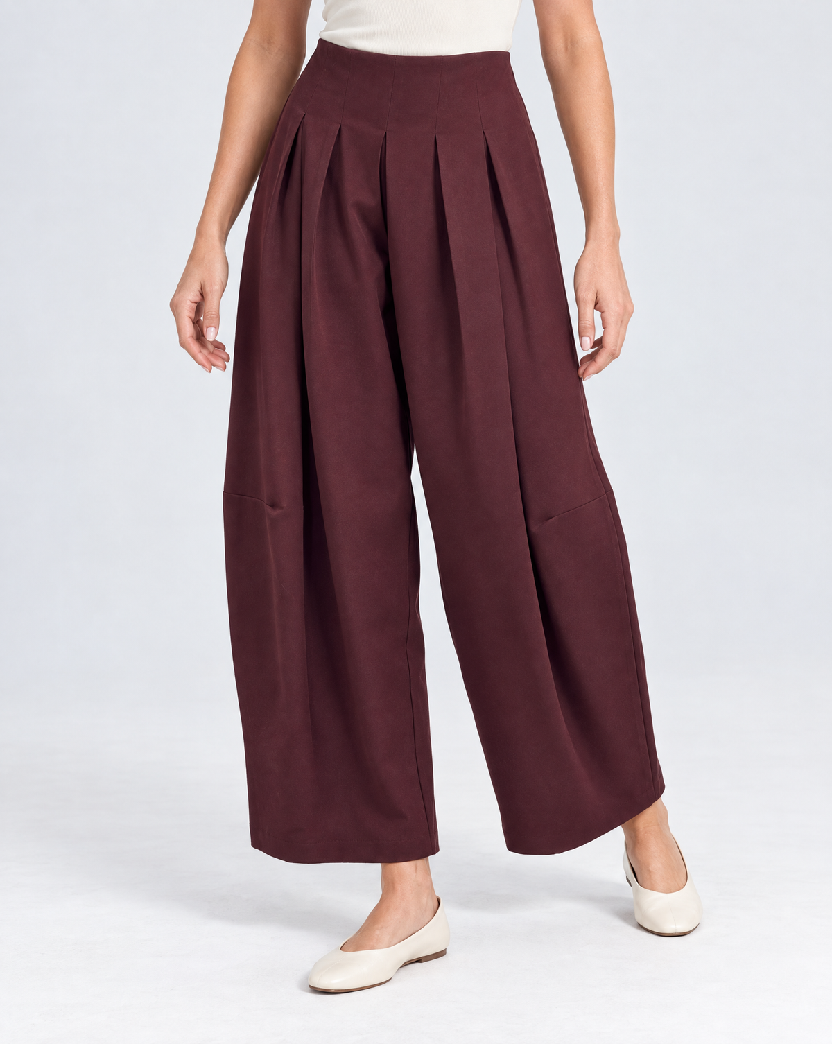 Pantaloni donna ampi con pinces bordeaux – Polly 5 – tre-quarti