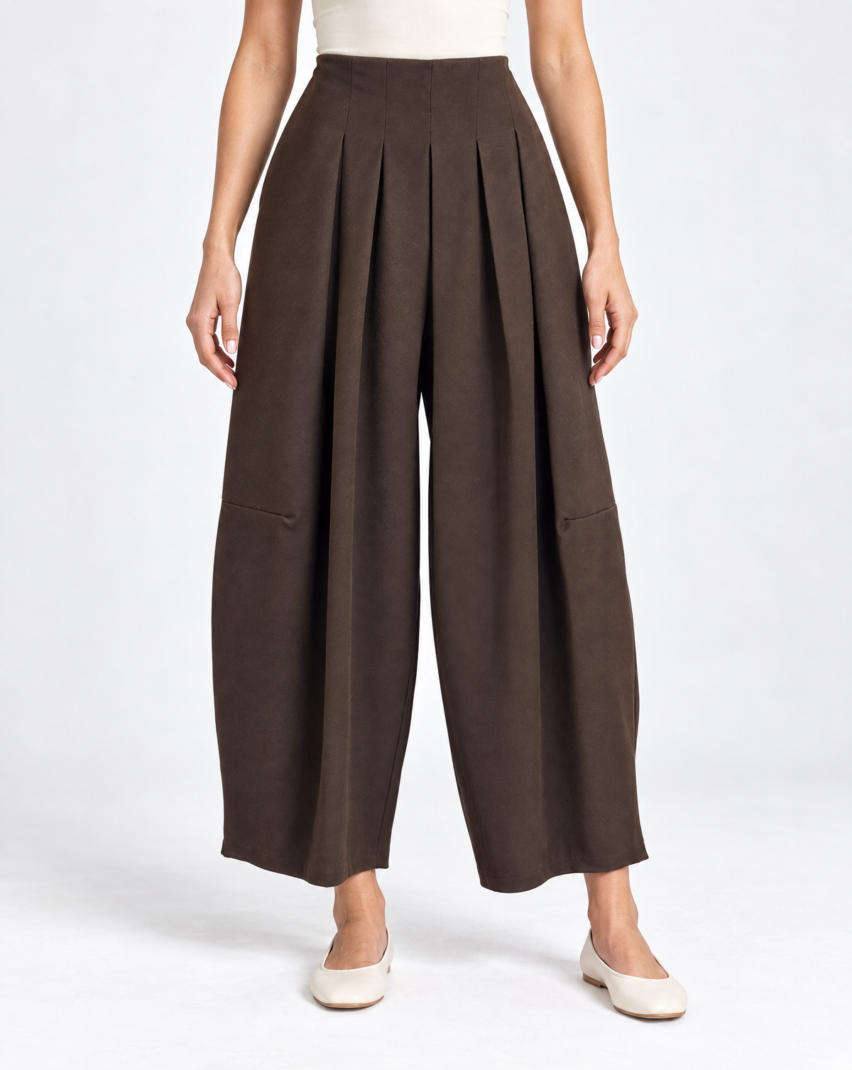 Pantaloni donna ampi con pinces marrone – Polly 5 – frontale