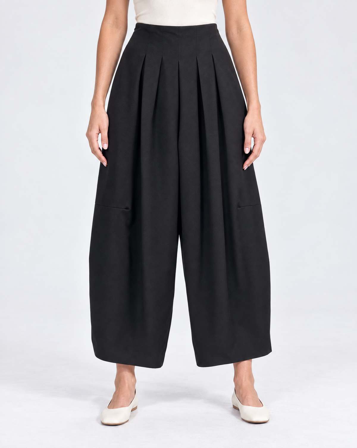 Pantaloni donna ampi con pinces nero – Polly 5 – frontale