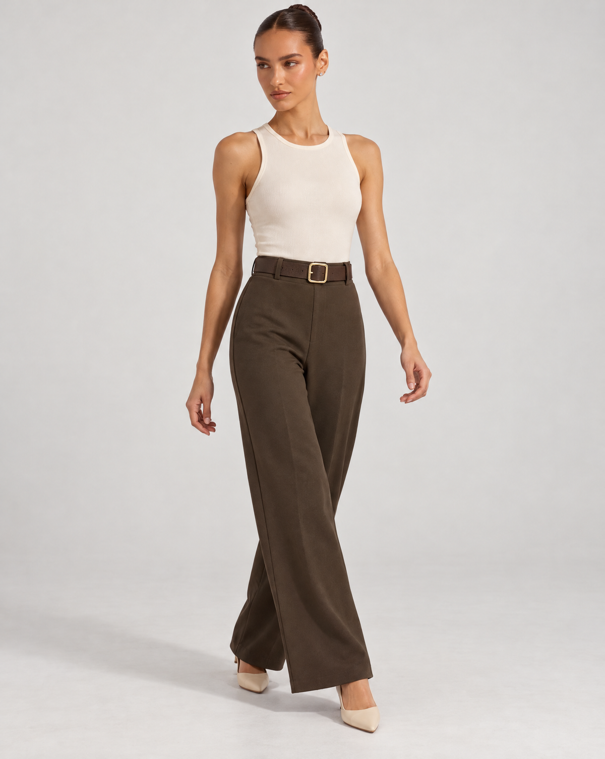 Pantaloni donna marrone a gamba ampia con cintura, Polly 6 – vista di tre quarti