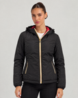 Piumino Reversibile con Cappuccio - Short Nero-Rosso, lato liscio, indossato da Polly 6