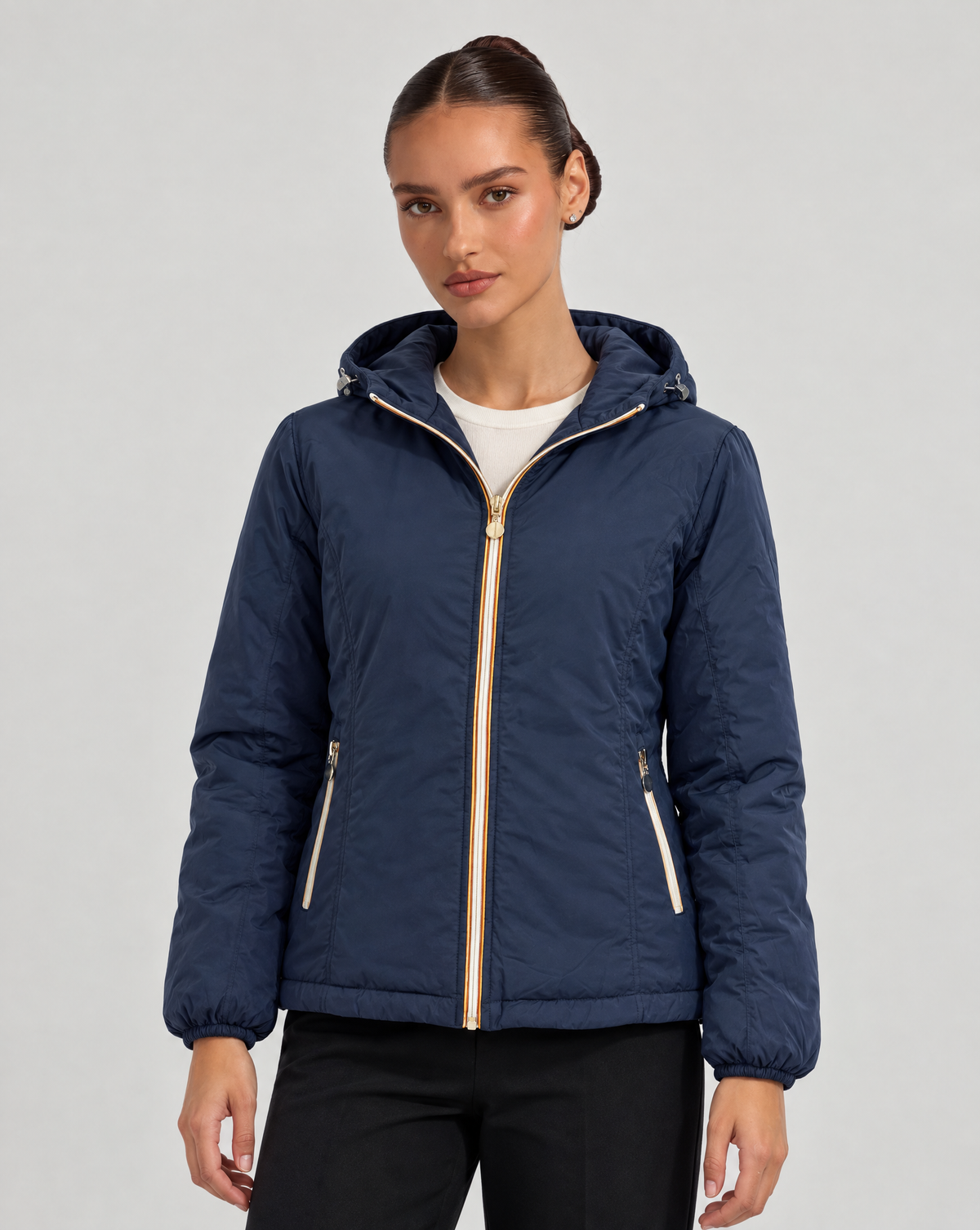 Piumino Reversibile con Cappuccio - Short Blu-Blu, lato liscio, indossato da Polly 6