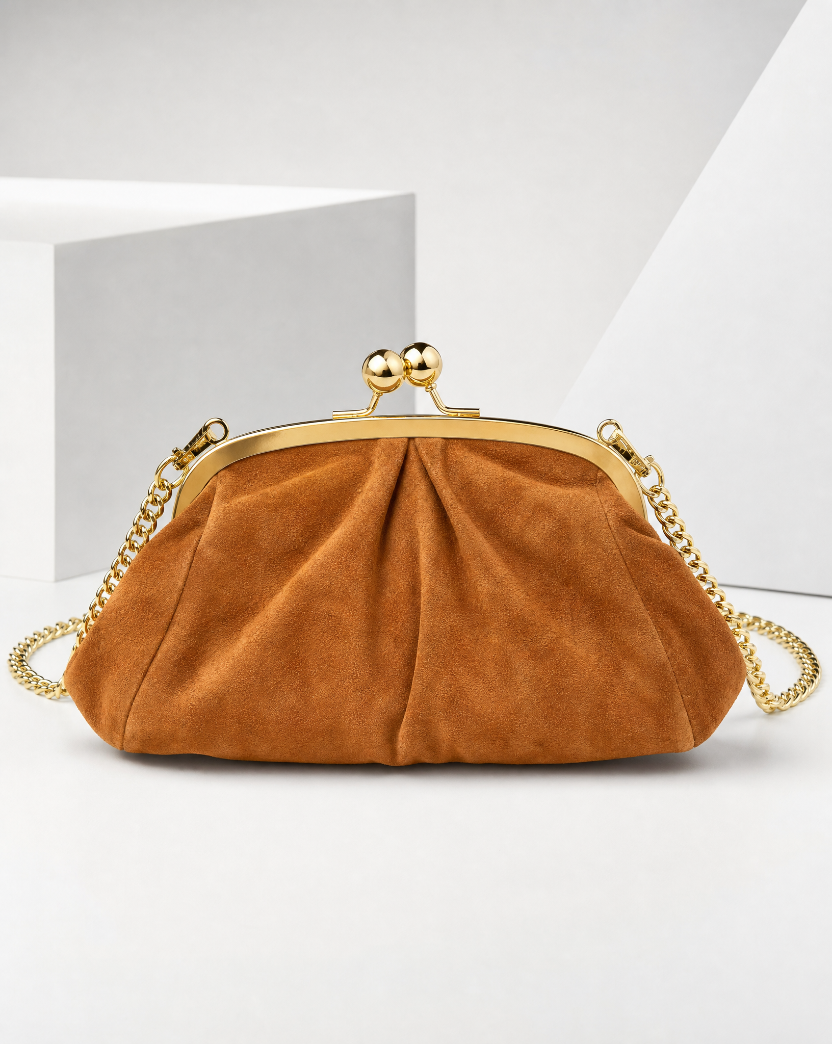 Pochette in vera pelle scamosciata camel vista frontale