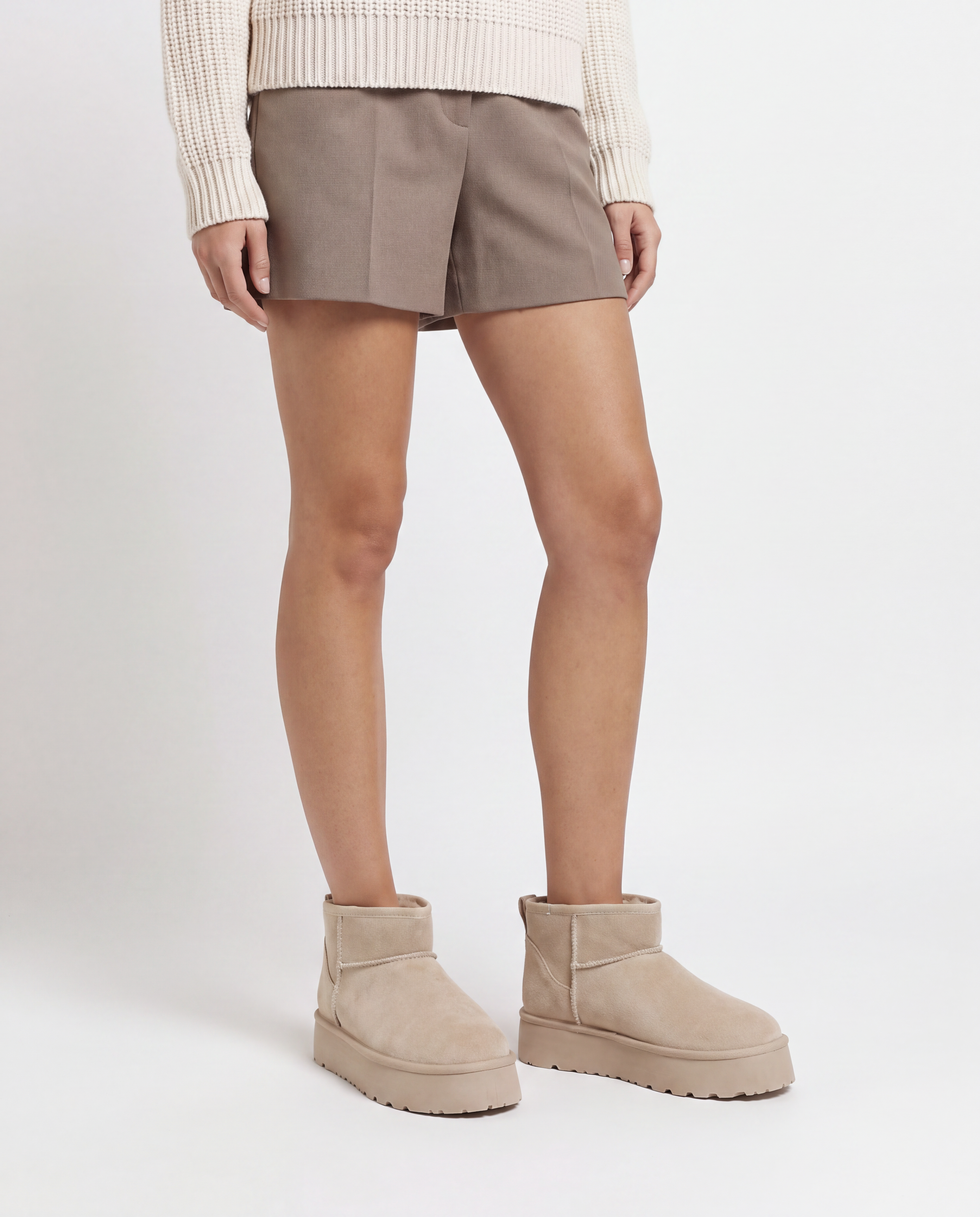 Stivali Marinka beige indossati