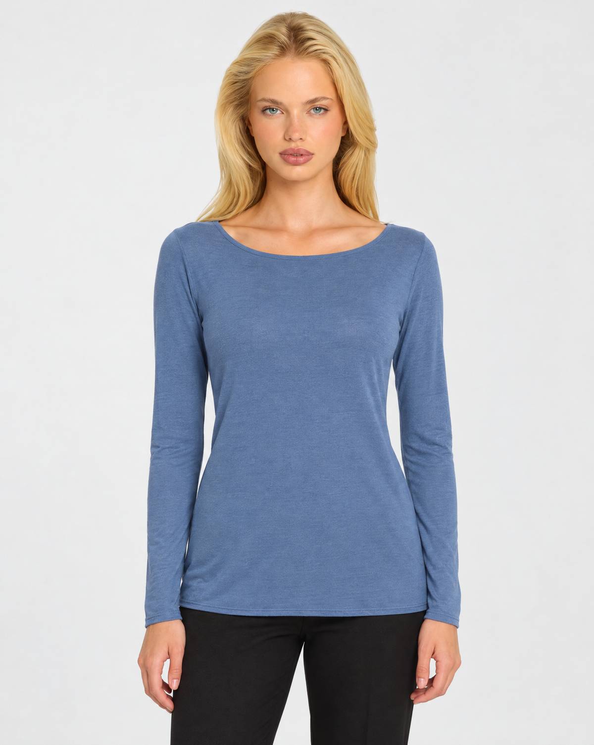 Maglia slim in misto cashmere Denim indossata da Polly 7 — primo piano frontale