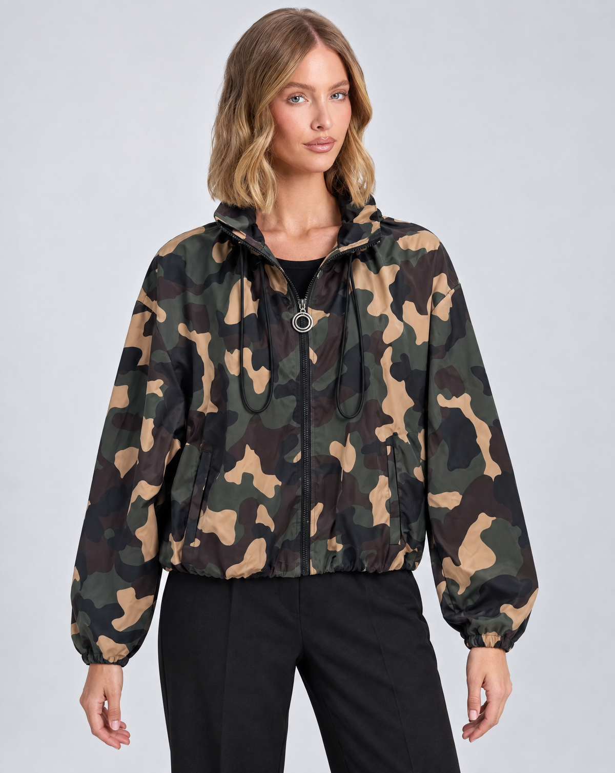 Giacca T5 0368 Militare indossata da Polly 5 – vista frontale