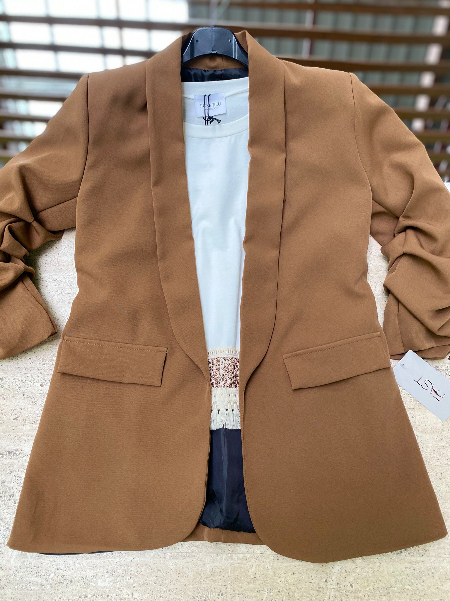 Blazer elegante a manica arrotolata