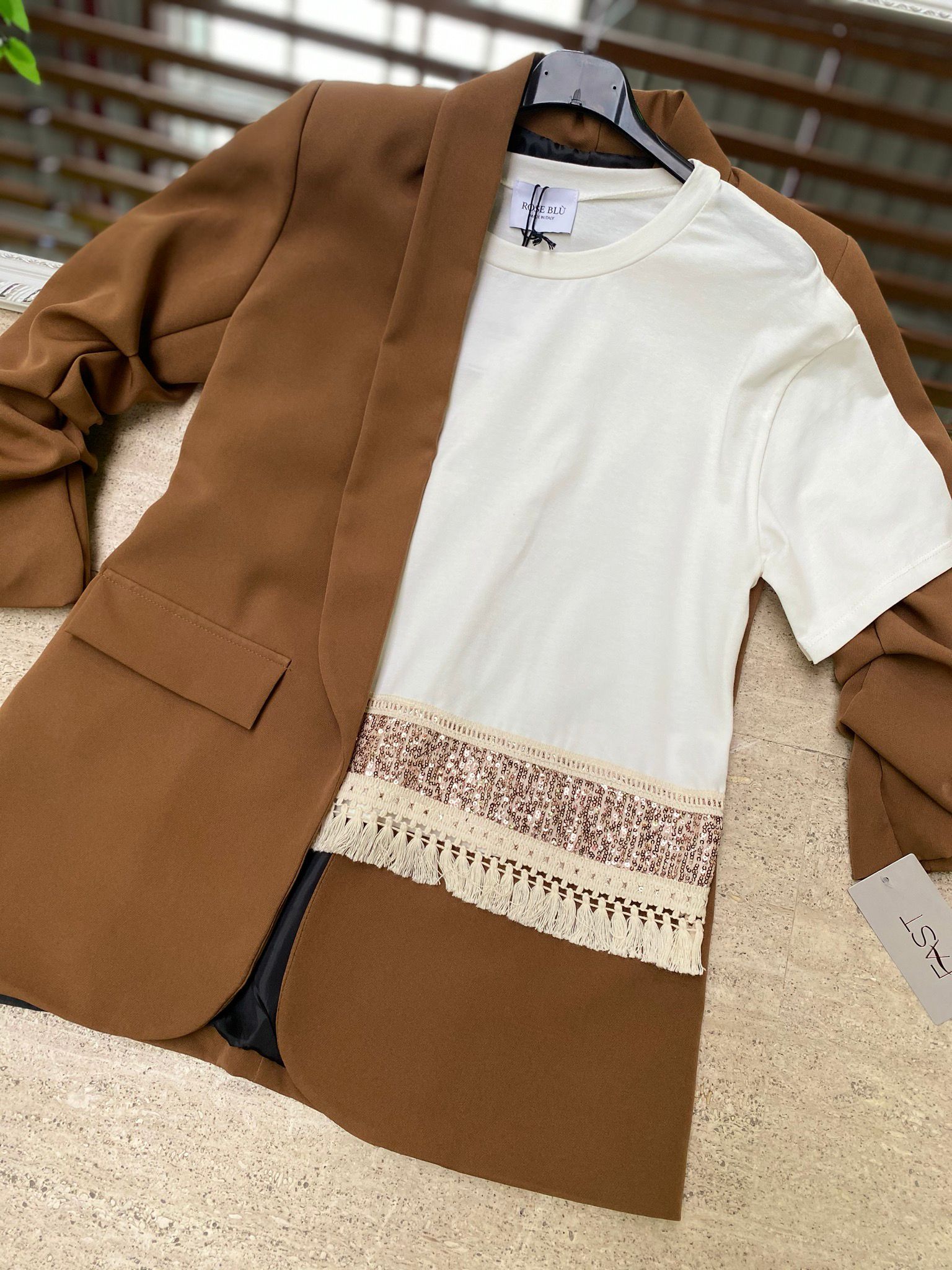 Blazer elegante a manica arrotolata