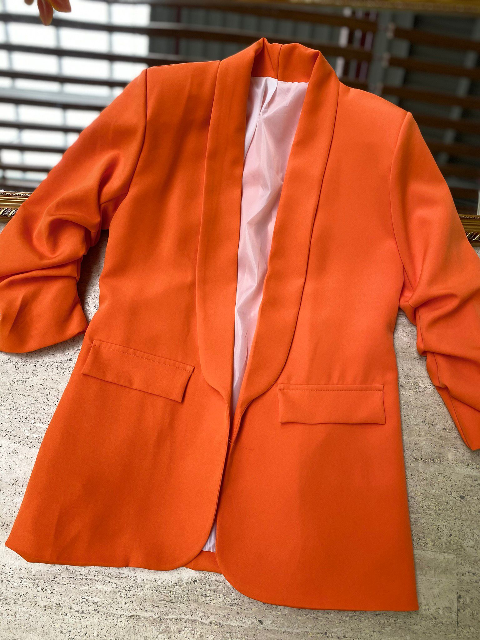 Blazer elegante a manica arrotolata