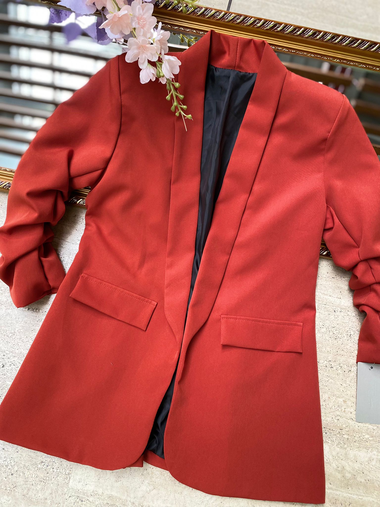 Blazer elegante a manica arrotolata