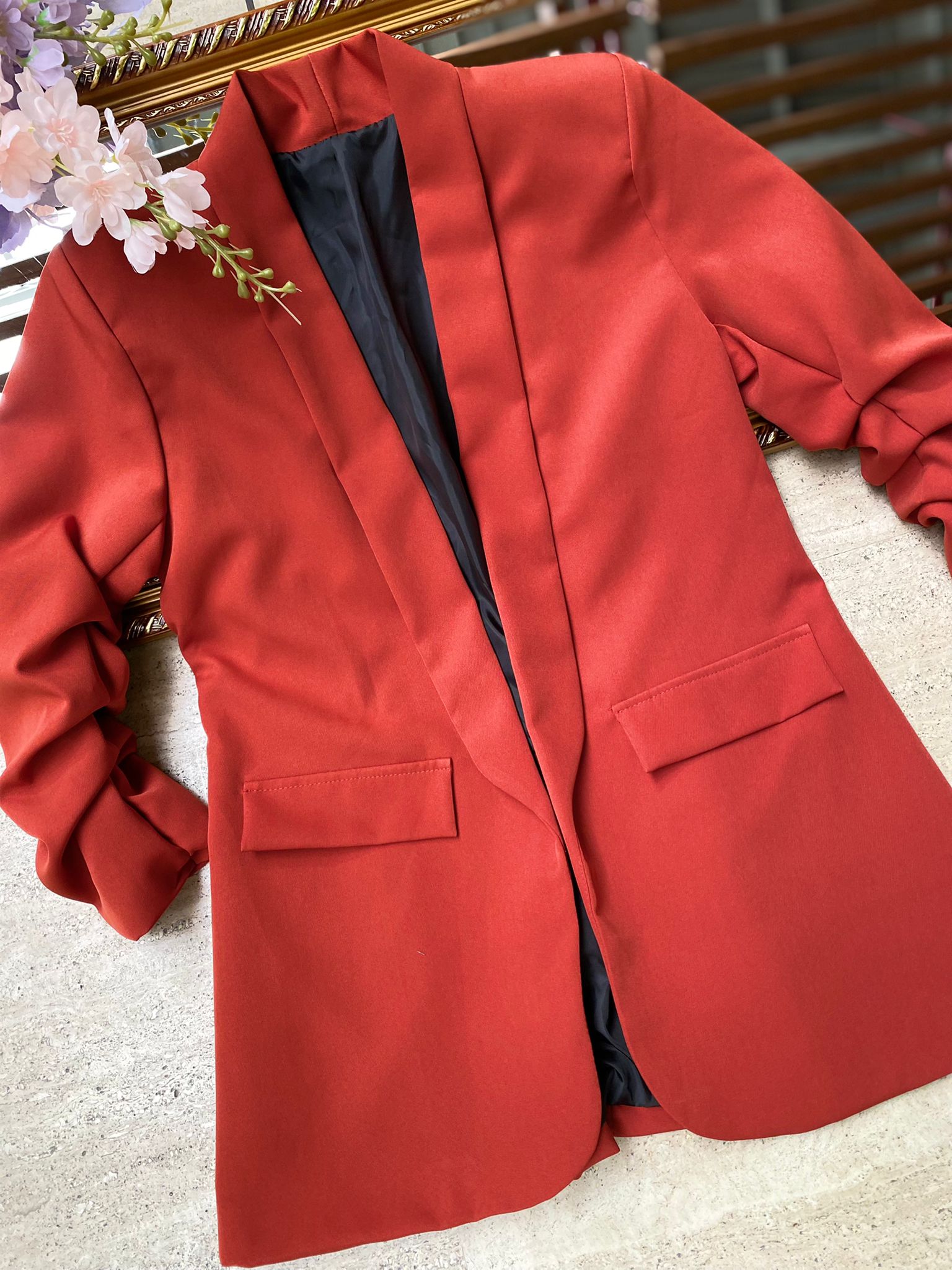 Blazer elegante a manica arrotolata