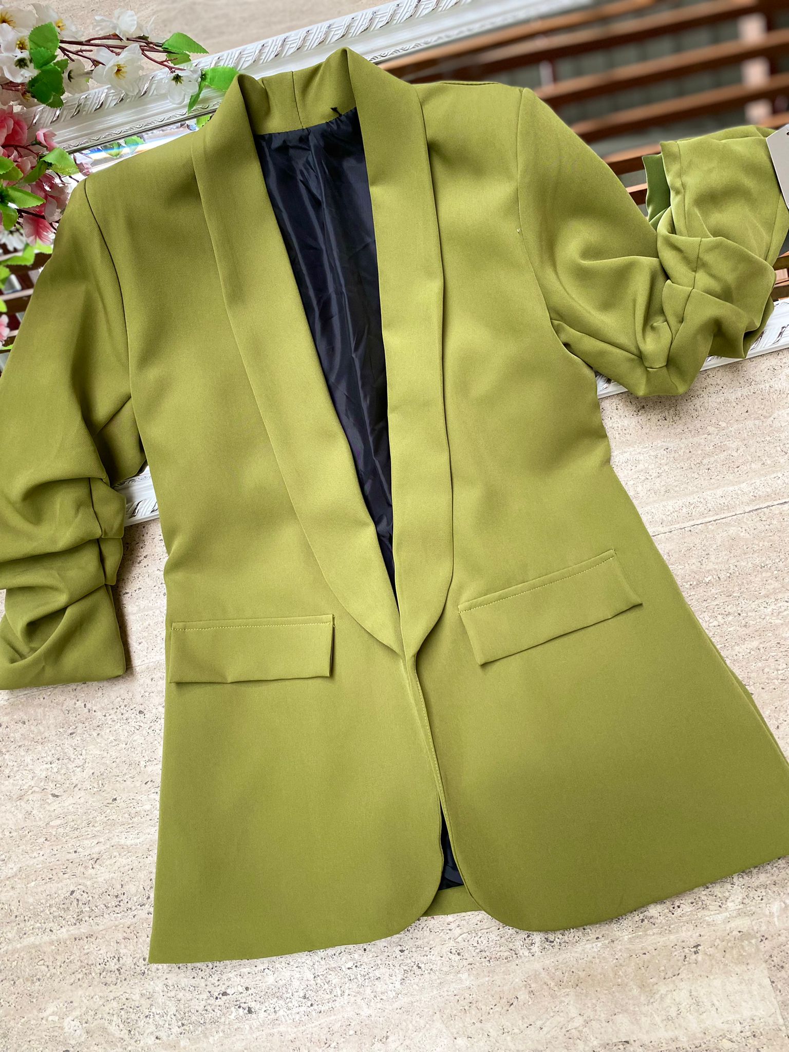 Blazer elegante a manica arrotolata