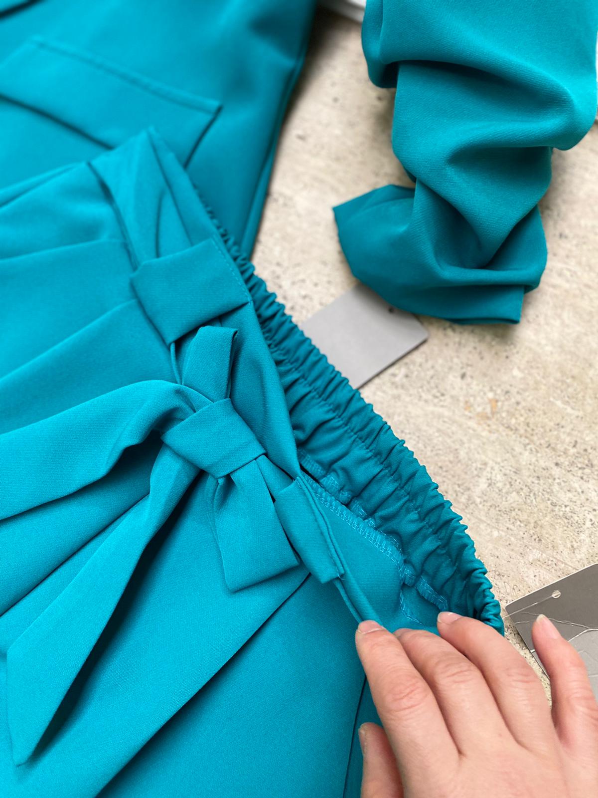Pantaloni eleganti con fiocco