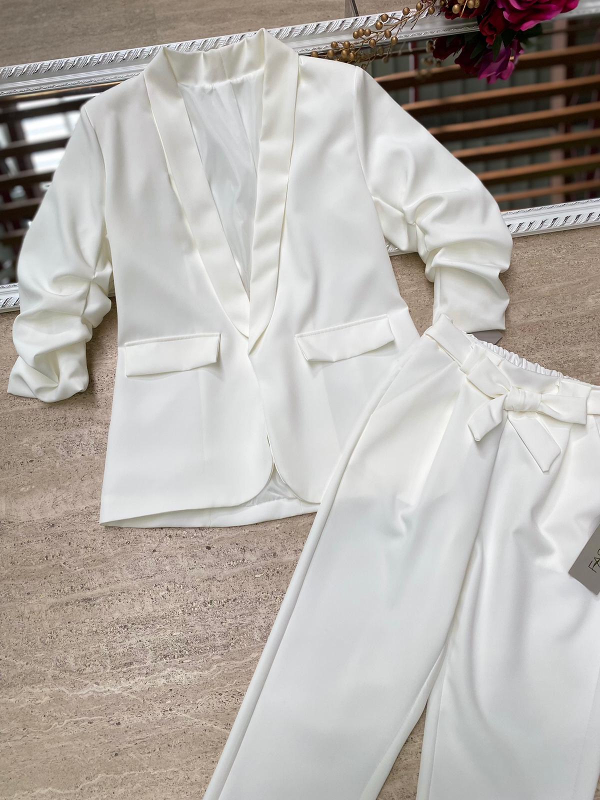 Pantaloni eleganti con fiocco