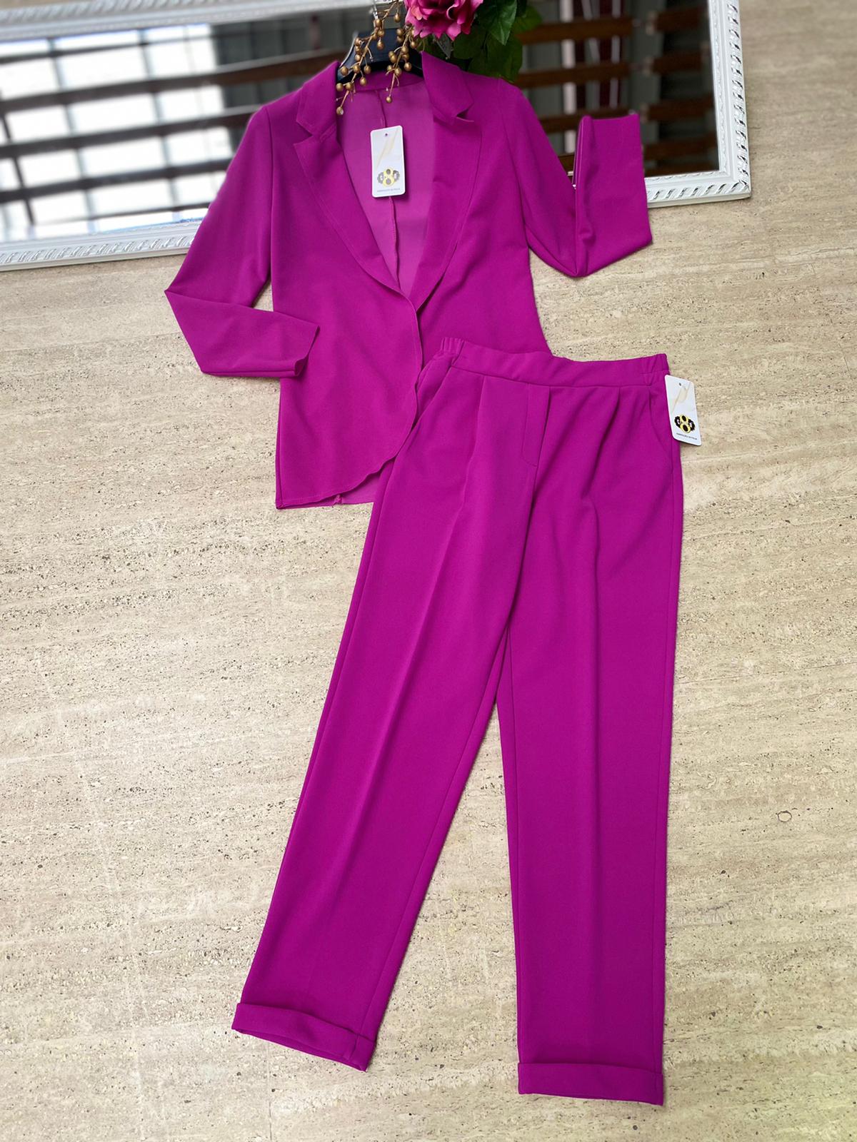 Pantaloni a sigaretta con svolta