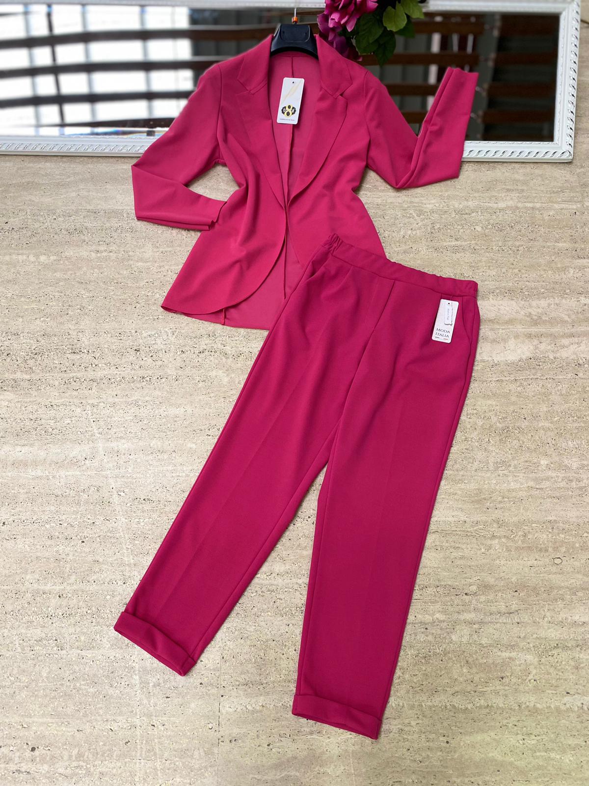 Pantaloni a sigaretta con svolta